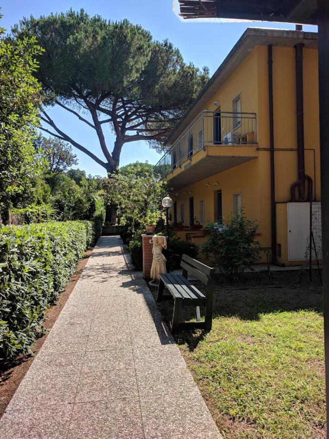 Residence Le Rose Marina Di Bibbona Luaran gambar